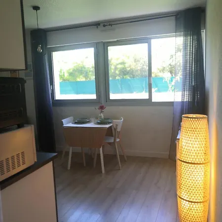 Les Palmiers: Apt 2 Prs, Piscine, Parking アパート *
