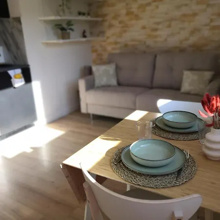 Les Palmiers: Apt 2 Prs, Piscine, Parking Daire